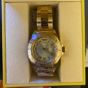 Women’s Invicta gold watch never worn before!